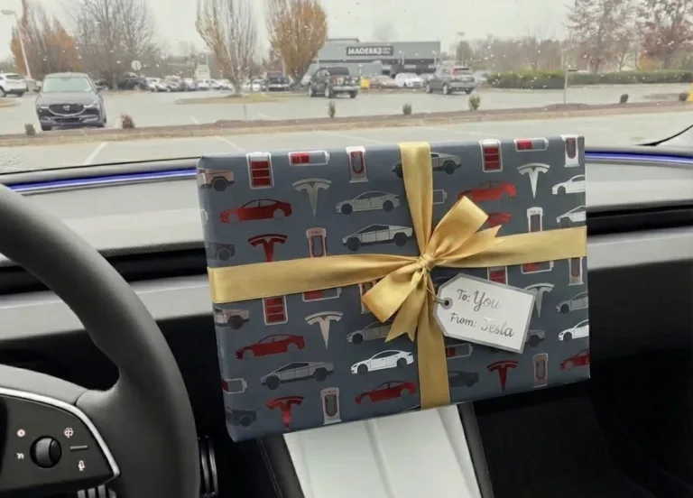 Mises à jour de Noël de Tesla : Qu&rsquo;attendre en 2025 ?
