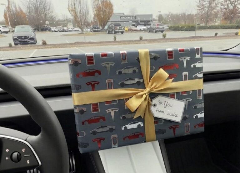 Mises à jour de Noël de Tesla : Qu’attendre en 2025 ?