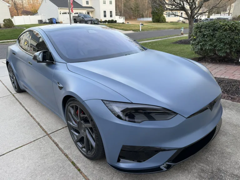 Une Révolution esthétique et performante : Le Tesla Model S Plaid en Détails