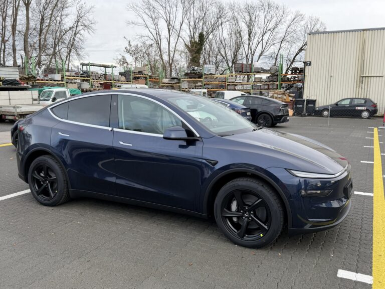 Model Y : Une nouvelle couleur à Découvrir – Les passionnés réclament le Bleu Marine en Amérique du Nord !