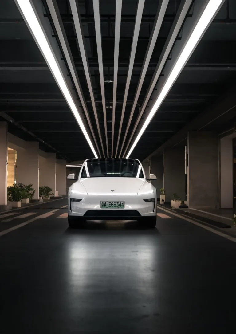 Découverte : Quand le Tesla Model Y rencontre l&rsquo;Art Architectural