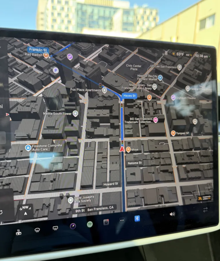Le Secret de Tesla pour Ne Plus Jamais se Perdre en Ville : Les Bâtiments en 3D Débarquent !