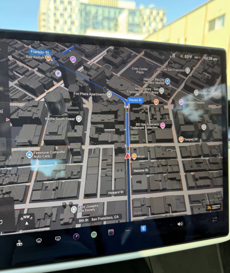 Le Secret de Tesla pour Ne Plus Jamais se Perdre en Ville : Les Bâtiments en 3D Débarquent !