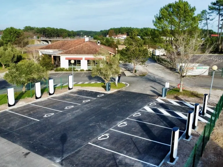 « J&rsquo;ai payé 12€ pour recharger ma Tesla Model Y au Supercharger de Castets », un propriétaire témoigne
