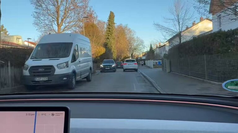 Tesla FSD : Vers une conduite autonome semblable à un conducteur professionnel