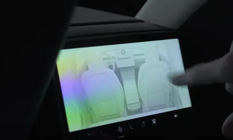 Écran arrière de la Tesla Model 3 Highland