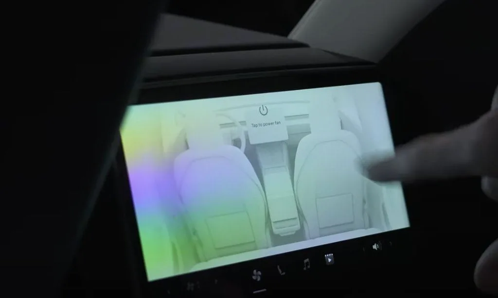 Écran arrière de la Tesla Model 3 Highland