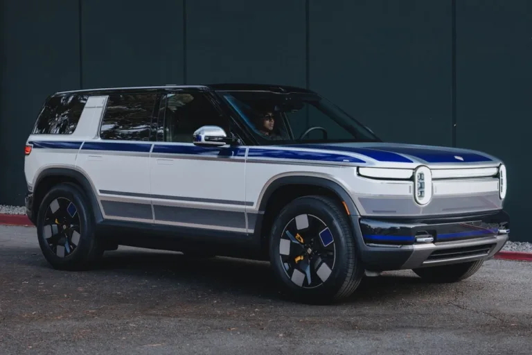Prédiction : Pourquoi Rivian finira par adopter le FSD de Tesla