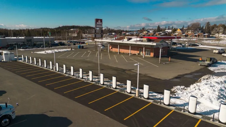 L&rsquo;ouverture du nouveau Superchargeur Tesla à Rivière-du-Loup : Une étape majeure pour l&rsquo;électromobilité au Québec