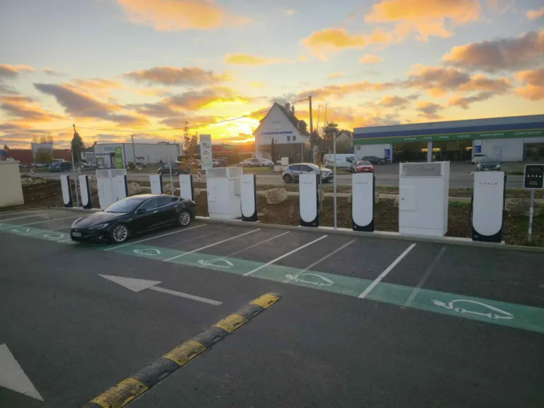 Nouveau Superchargeur Tesla à Blois : Avenue de Châteaudun