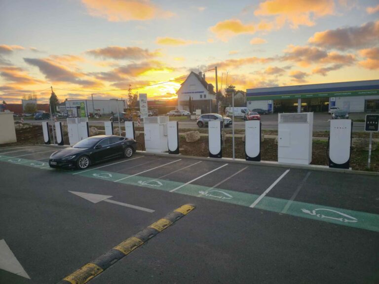 Nouveau Superchargeur Tesla à Blois : Avenue de Châteaudun