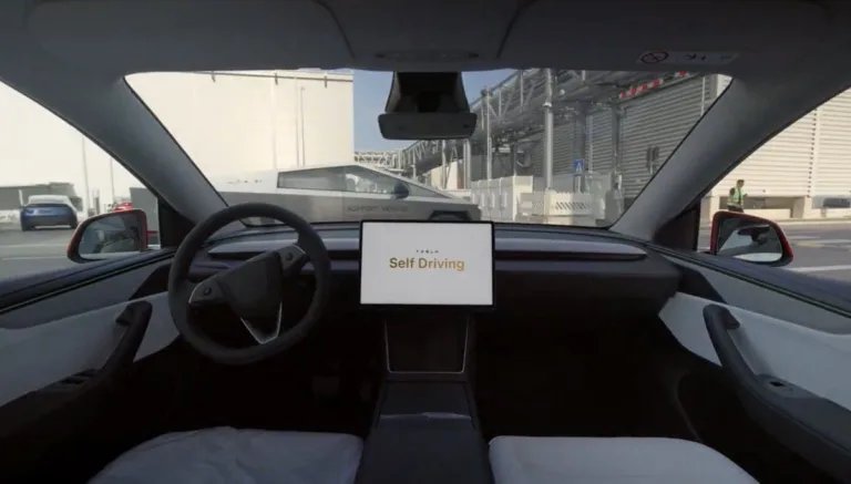 L&rsquo;avance de Tesla dans la conduite autonome : Un écart de plusieurs années avec ses concurrents