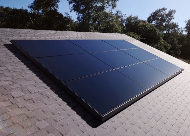 Tesla révolutionne le solaire résidentiel avec son nouveau panneau 420W et un système de montage ultra-rapide