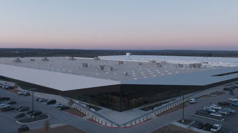 SpaceX passe à la vitesse supérieure : La production de Starlink va doubler d’ici 2026 !