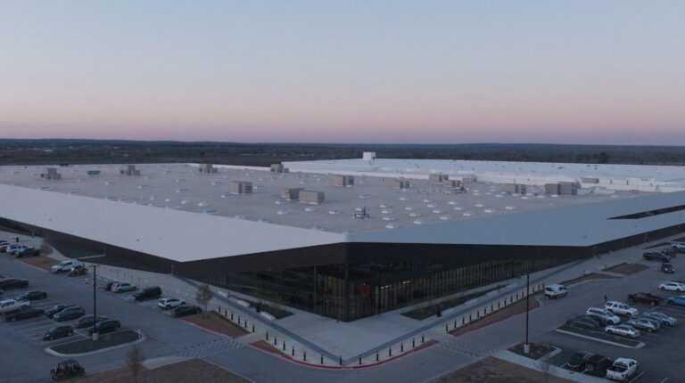 SpaceX passe à la vitesse supérieure : La production de Starlink va doubler d’ici 2026 !