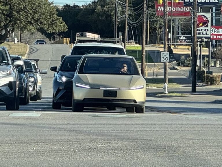 Tesla Cybercab : Le futur « sans rétroviseurs » s&rsquo;intensifie dans les rues d&rsquo;Austin