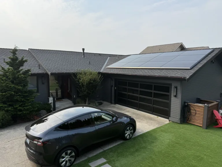 Solaire : Tesla révolutionne la pose avec son nouveau support « Rail-less »