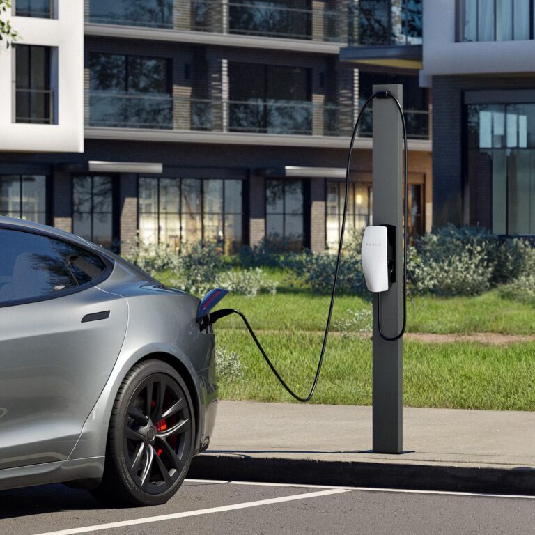 Tesla Élève le Niveau : Lancement du « Tall Pedestal » pour Wall Connector aux États-Unis