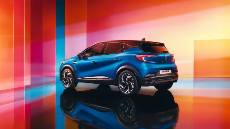 On avait un Renault Captur essence depuis 5 ans. On a commandé une Tesla. Ma femme était contre. Elle conduit la Tesla maintenant.