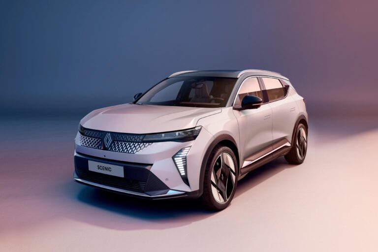 J&rsquo;ai essayé le Renault Scénic E-Tech un mardi. Le mercredi, j&rsquo;ai commandé une Tesla Model Y. Voici les 18 minutes qui ont tout changé.