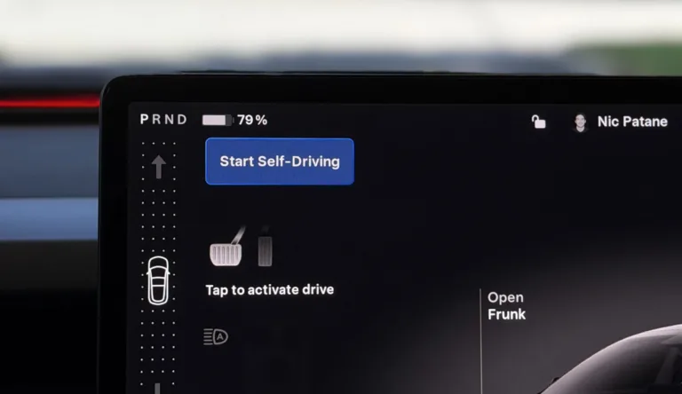 FSD V14 Lite : Le « Miracle » de Tesla pour le Hardware 3 arrive enfin !