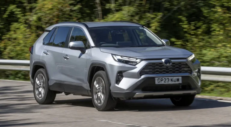 On avait un Toyota RAV4 hybride depuis 6 ans. On était sûrs de ne pas en avoir besoin d&rsquo;autre chose. On avait tort.