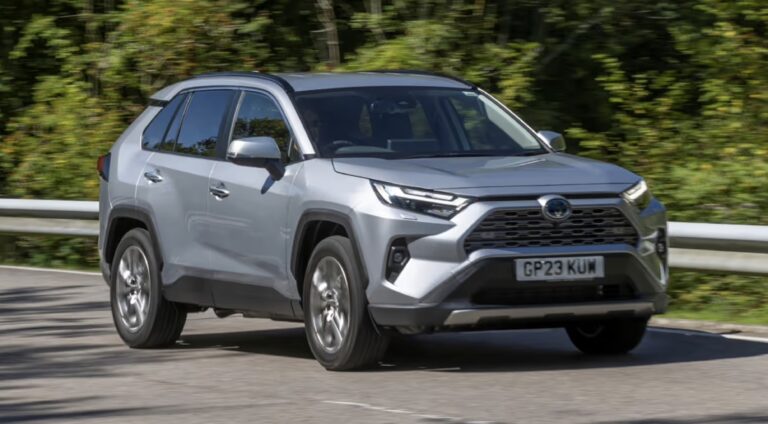 On avait un Toyota RAV4 hybride depuis 6 ans. On était sûrs de ne pas en avoir besoin d&rsquo;autre chose. On avait tort.