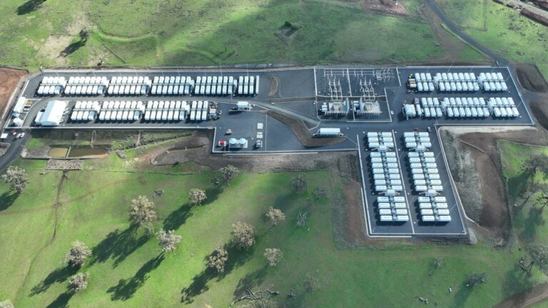 Orana BESS : comment Tesla vient d&rsquo;allumer la troisième plus grosse batterie du monde