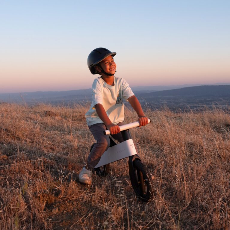 Tesla lance une draisienne pour enfants : la Model 2 avant l&rsquo;heure ?