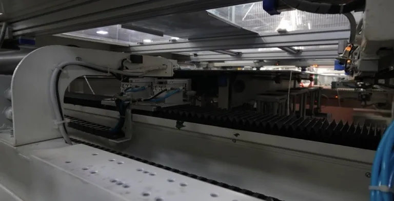Panneaux photovoltaïques made in China : cette usine ouvre toutes ses portes (sans filtre)