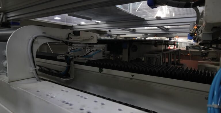 Panneaux photovoltaïques made in China : cette usine ouvre toutes ses portes (sans filtre)