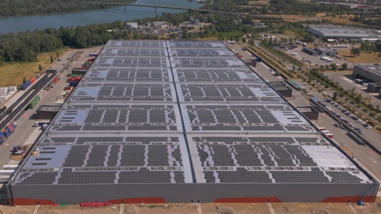 Photovoltaïque sur toiture logistique : Sunrock France muscle son portefeuille et généralise le stockage
