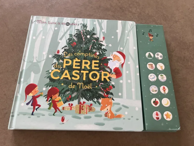 Le livre sonore Les comptines du Père Castor de Noël, avec sa rangée de boutons