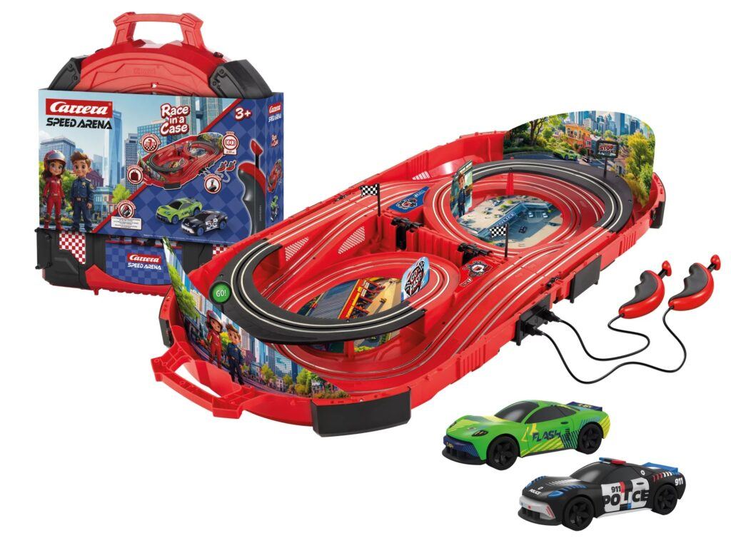 Le circuit Carrera Speed Arena Police Chase monté, avec ses deux voitures et ses manettes
