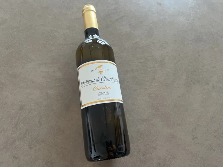 Une bouteille de Château de Chantegrive Cuvée Caroline, Graves blanc