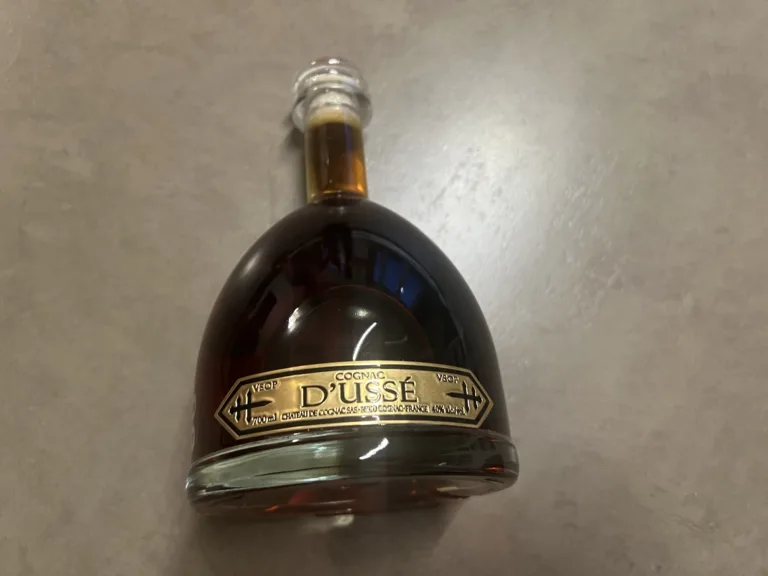 Une bouteille de cognac D'Ussé VSOP