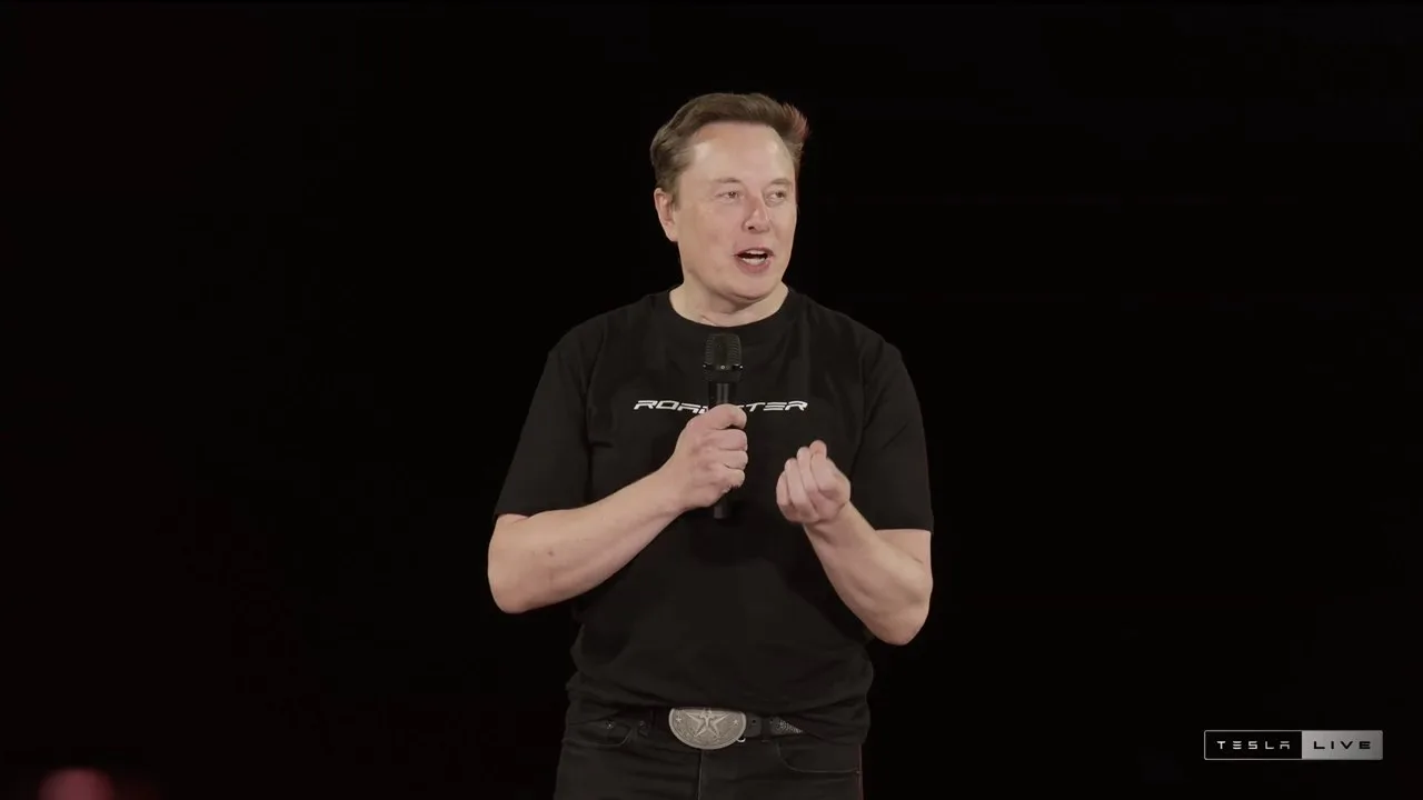 Elon Musk sur scène lors de la présentation du nouveau Tesla Roadster à McGregor