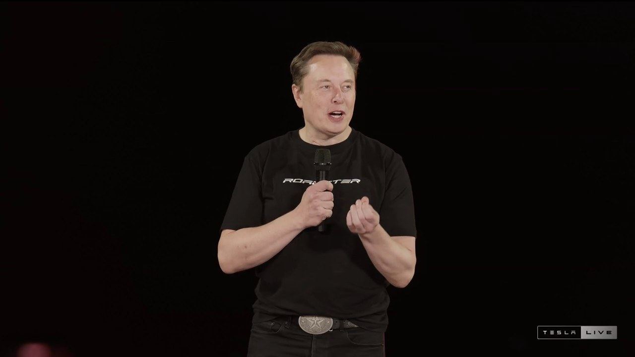 Elon Musk sur scène lors de la présentation du nouveau Tesla Roadster à McGregor