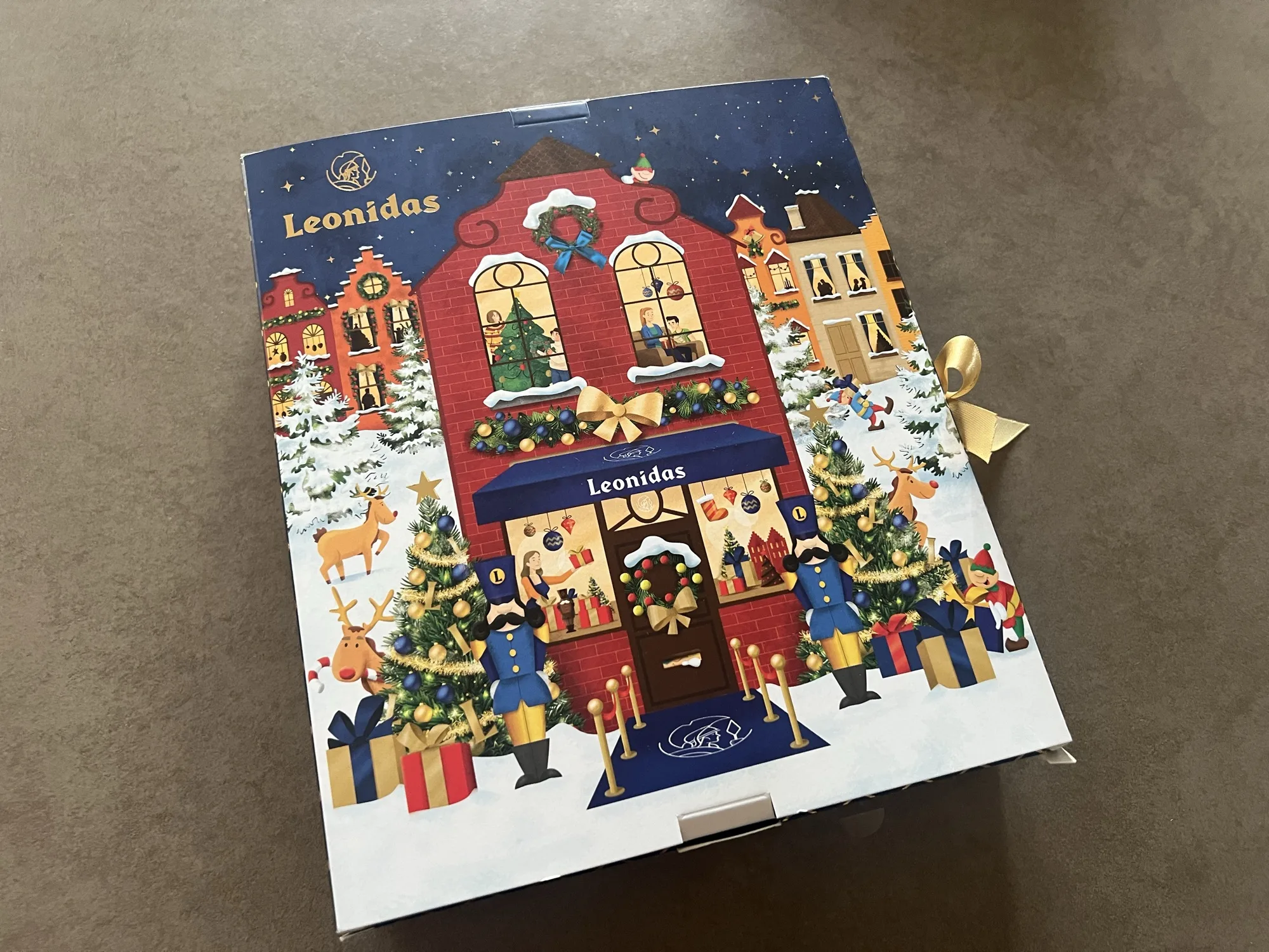 Le calendrier de l'Avent Leonidas 2026, décor de village de Noël