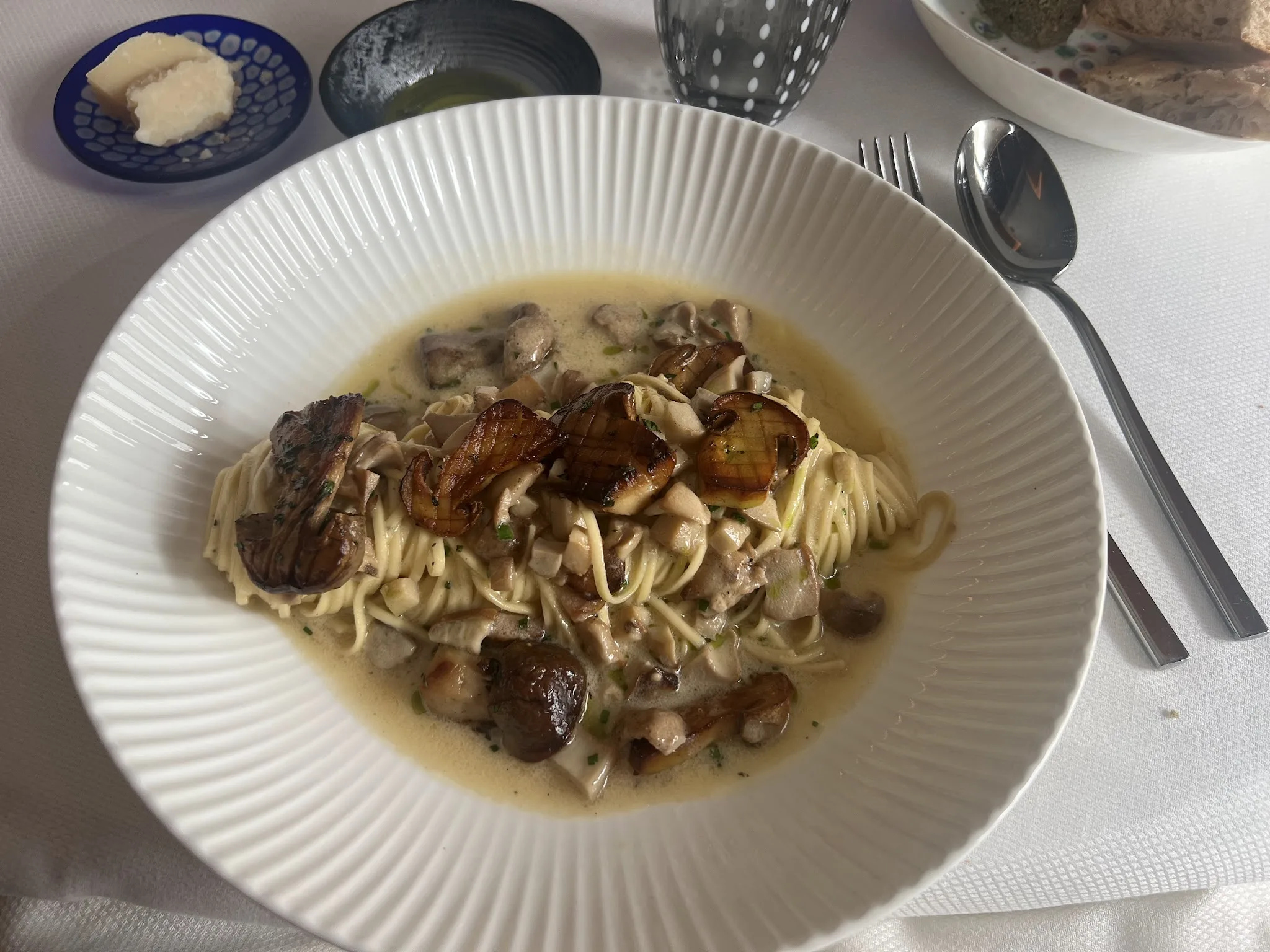 Des pâtes aux champignons servies au Mori Venice Bar