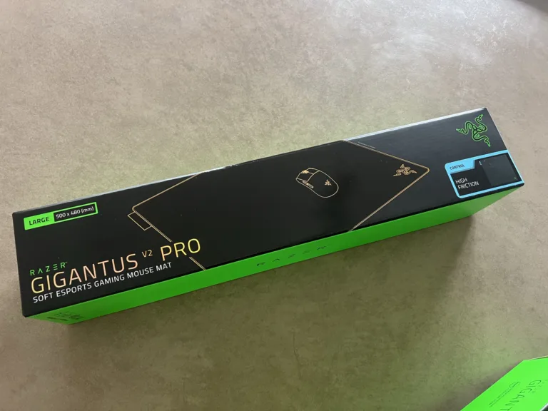 La boîte du tapis de souris Razer Gigantus V2 Pro