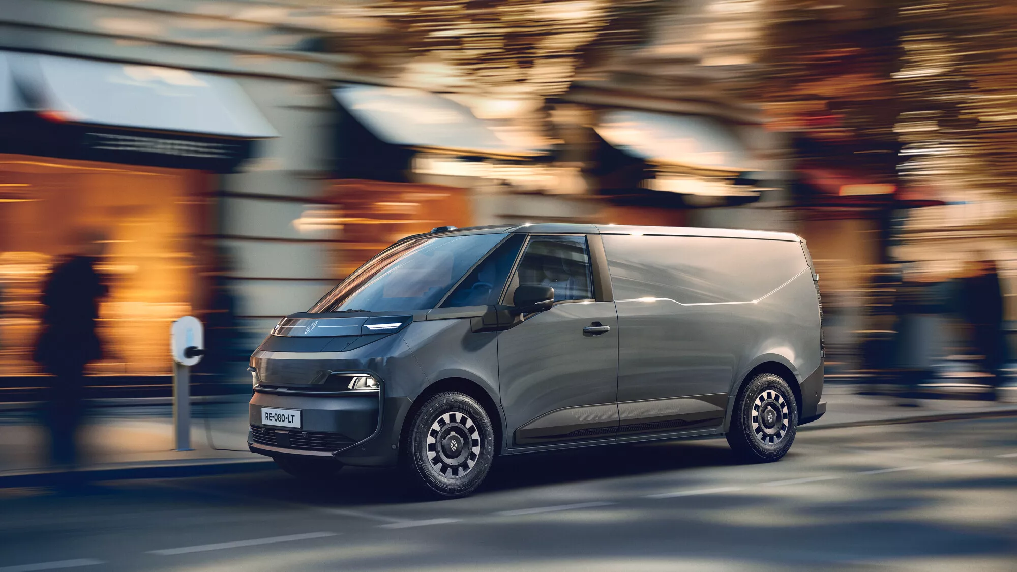 Renault Trafic Van E-Tech electric gris en ville