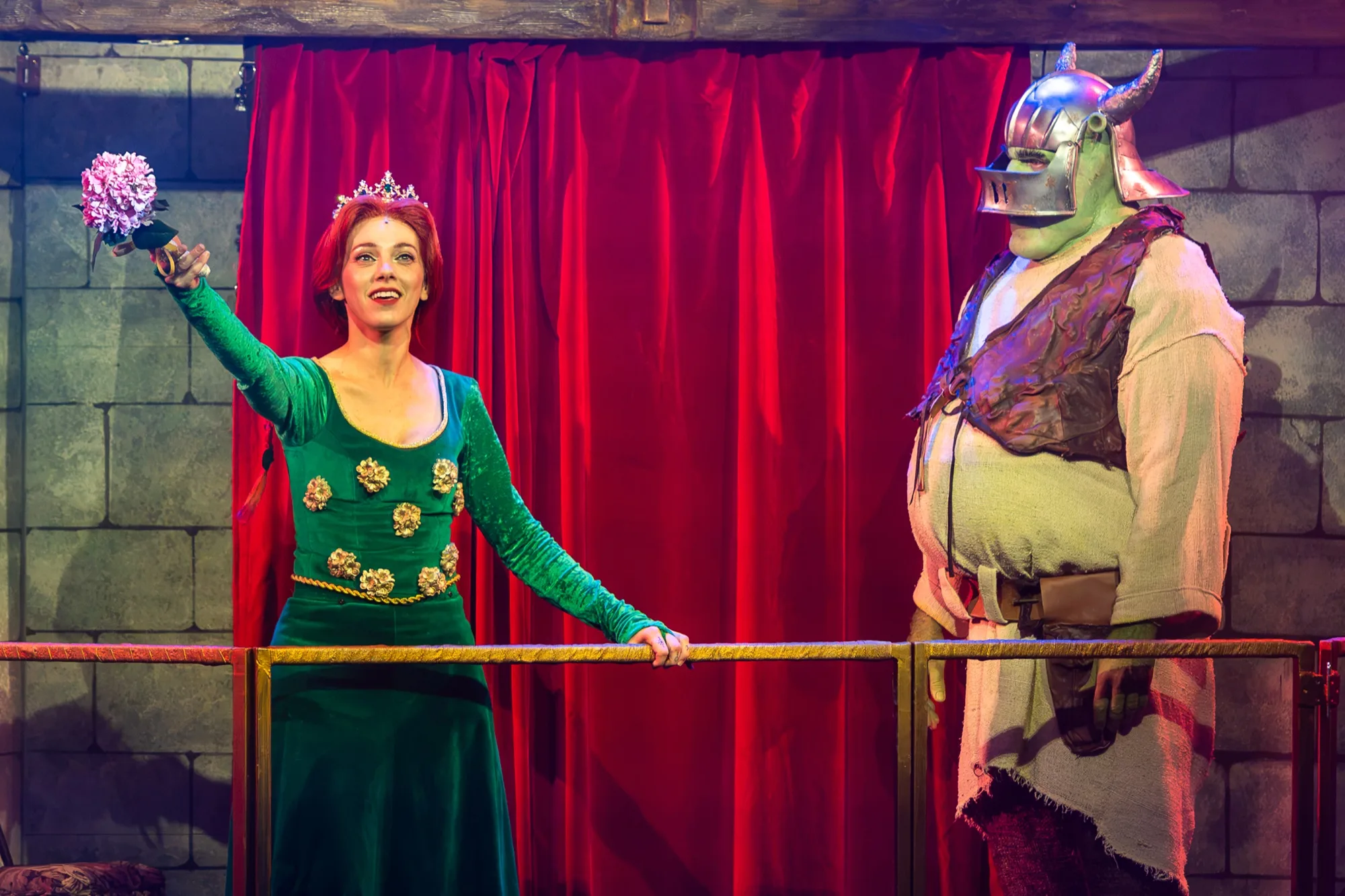 Fiona et Shrek au balcon, Shrek le Musical aux Folies Bergère