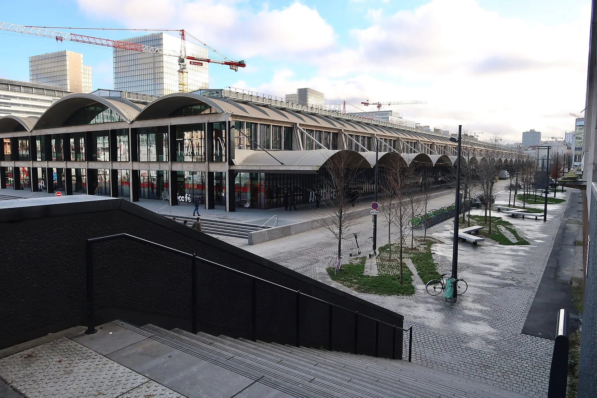 La halle Freyssinet, qui abrite Station F, dans le 13e arrondissement de Paris
