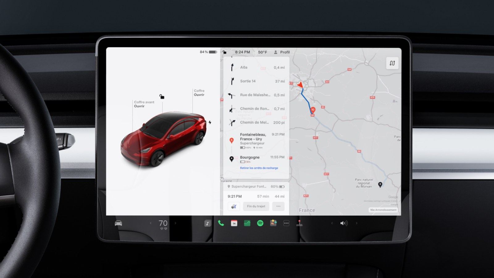 Écran central d’une Tesla affichant une Model Y rouge et un itinéraire vers le Superchargeur de Fontainebleau-Ury