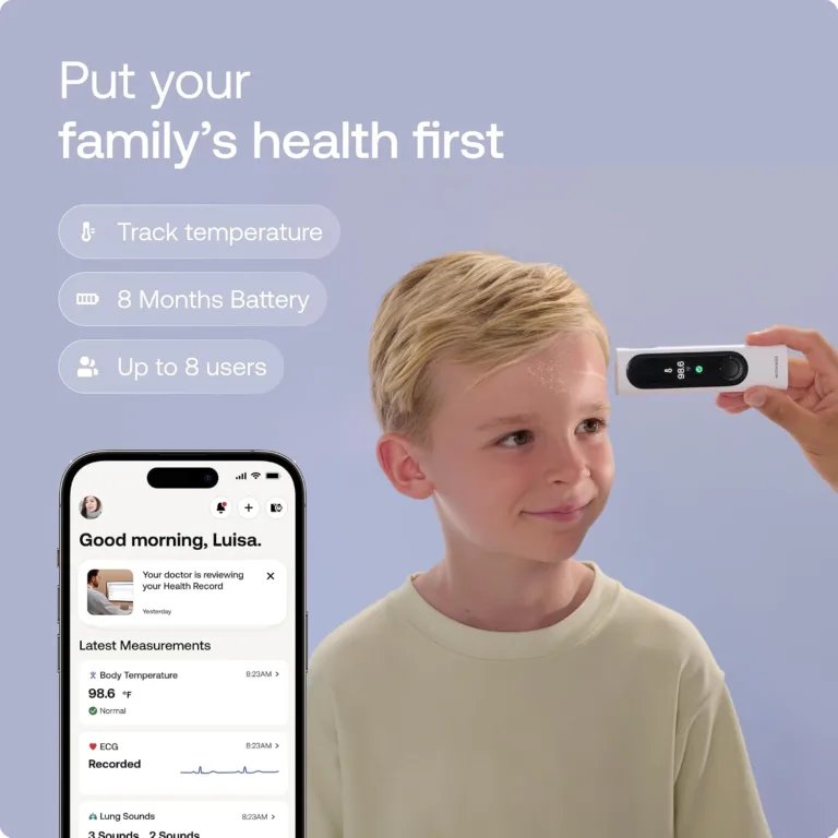 Le Withings BeamO utilisé pour prendre la température d'un enfant