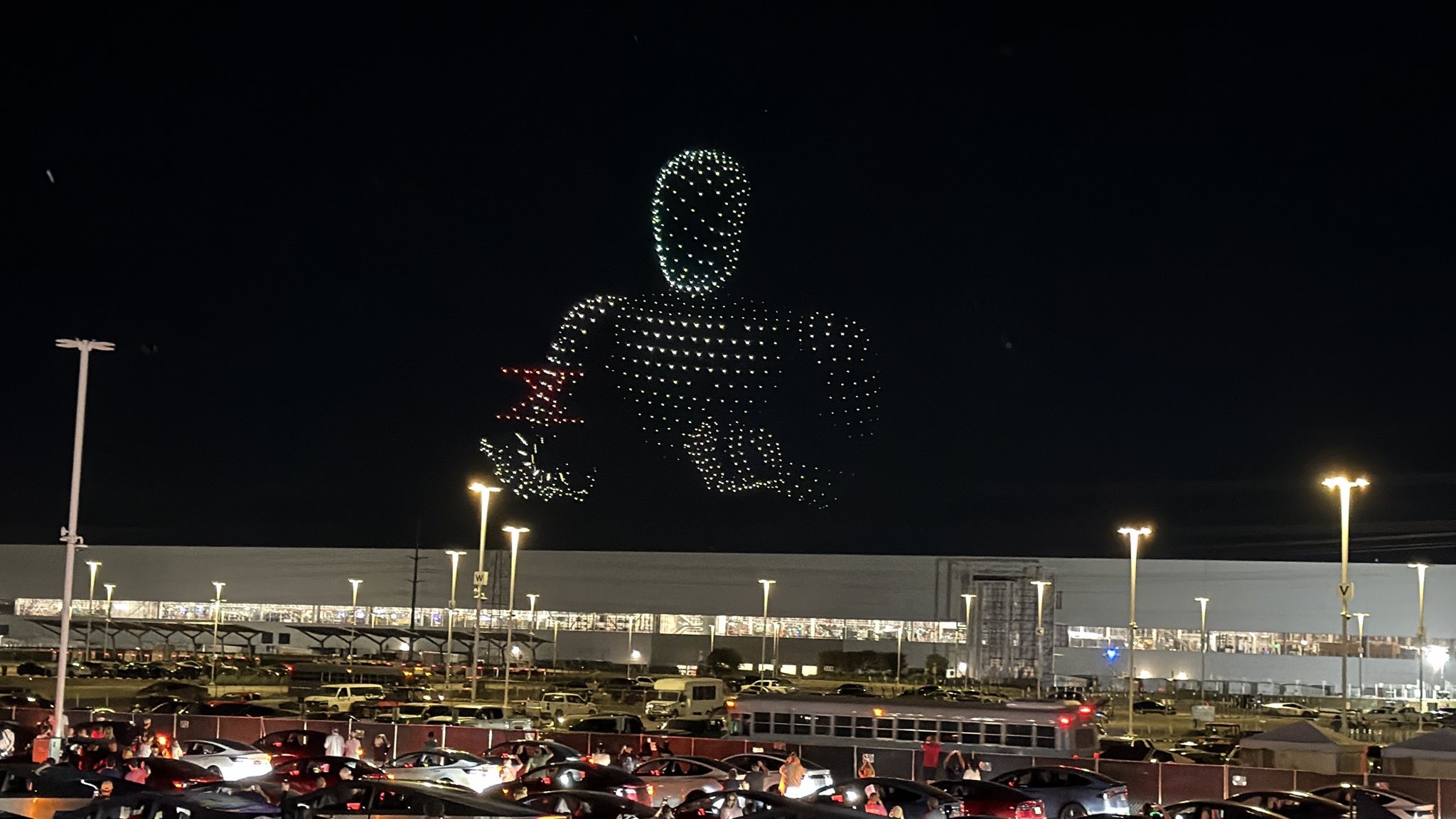 Spectacle de drones au-dessus de Giga Texas pendant le X Takeover 2026