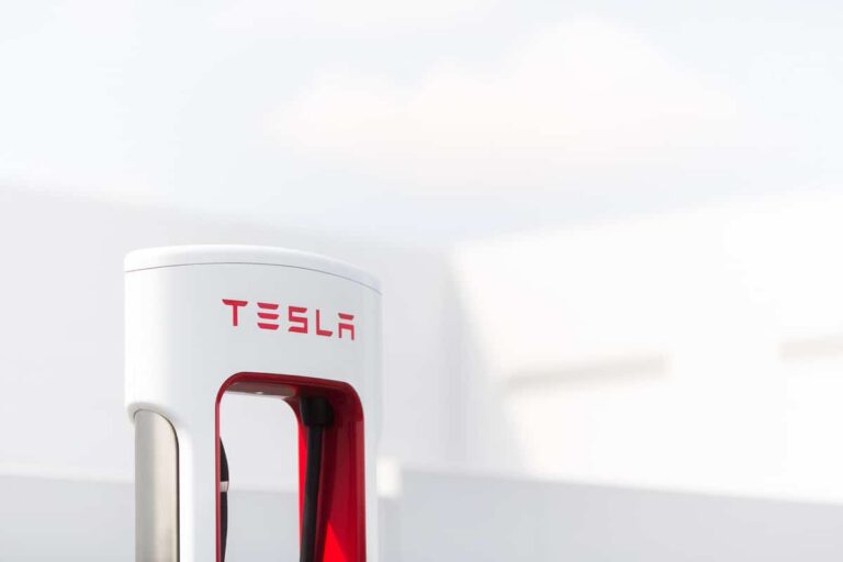 Près de la moitié des superchargeurs Tesla en Allemagne sont déjà ouverts à tous les véhicules électriques