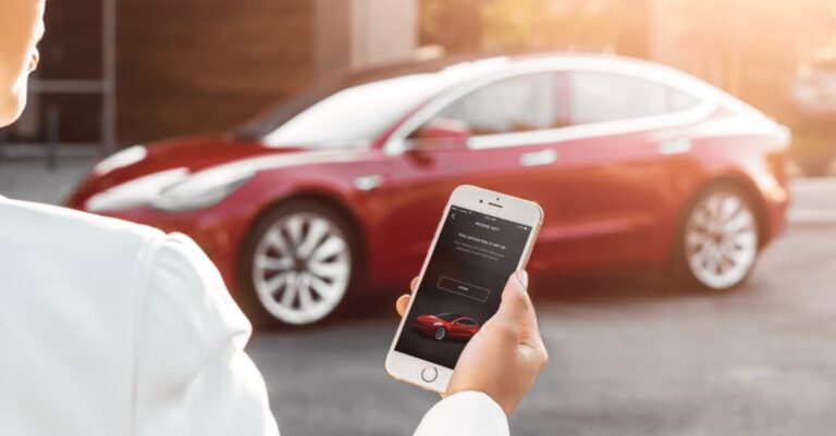 Tesla May Add Official Support for Third-Party Apps in its Cars