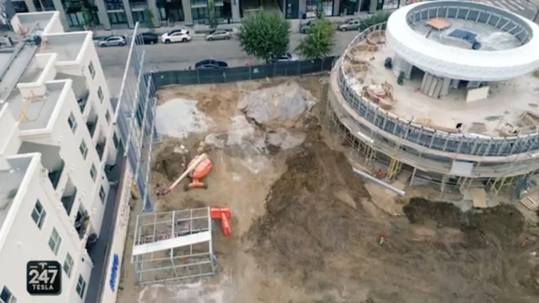 Tesla Supercharger Diner : the construction site is progressing quickly!